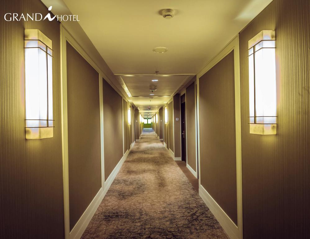 I Hotel Batam Nagoya Exteriör bild