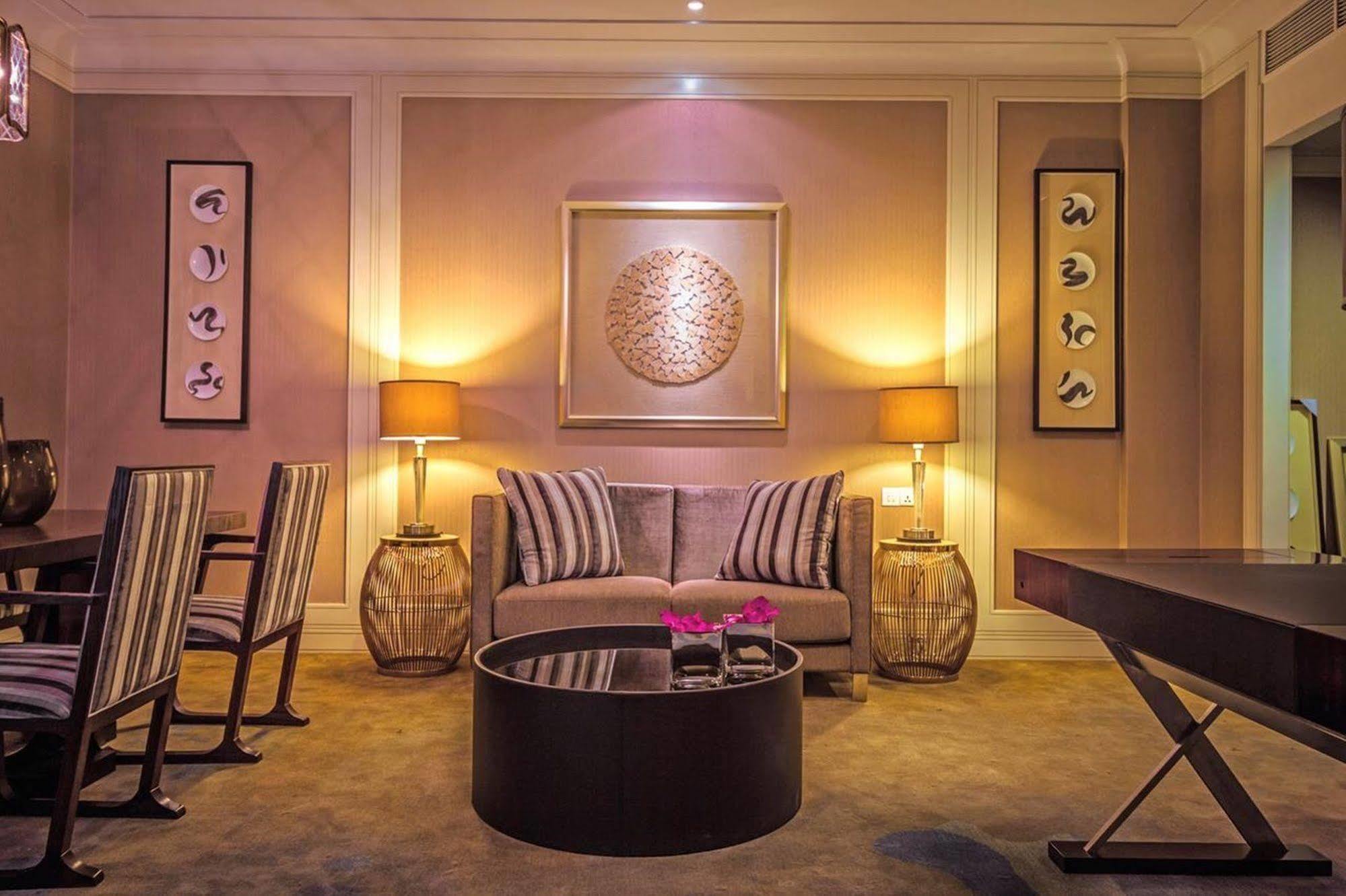 I Hotel Batam Nagoya Exteriör bild